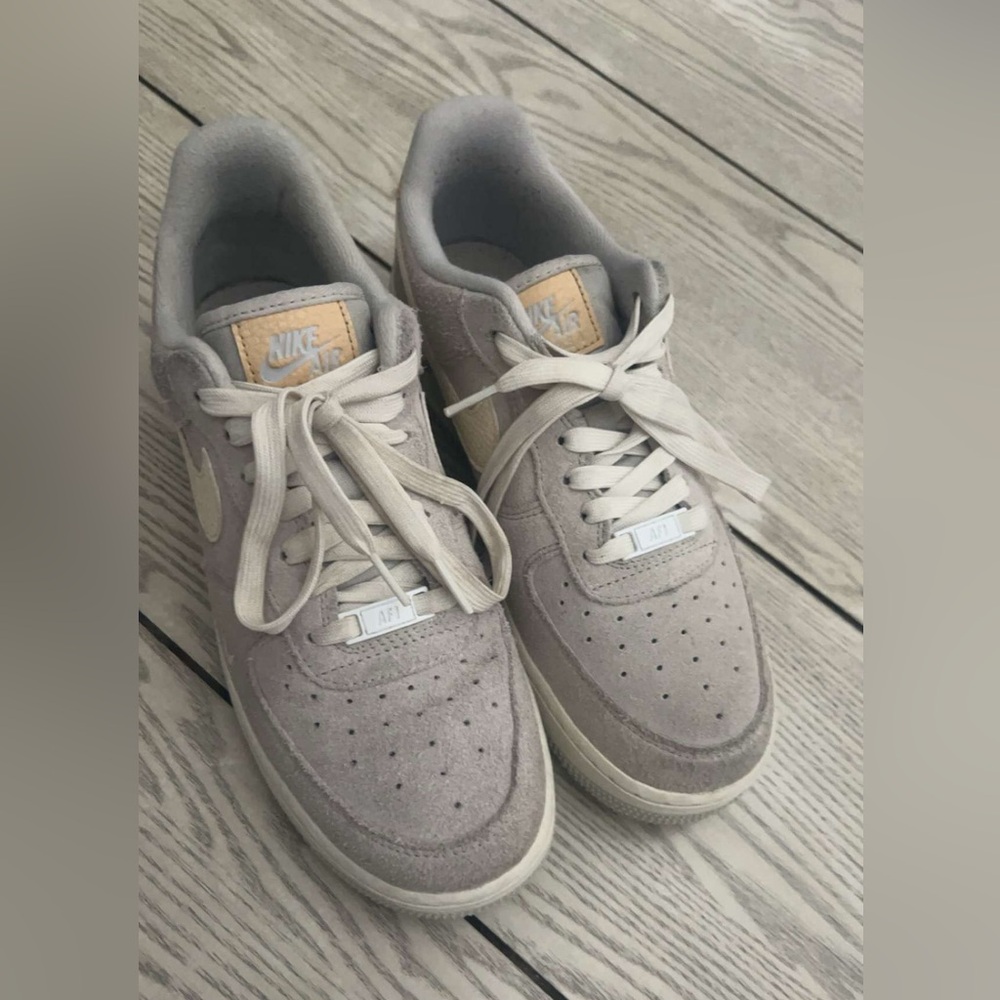 Wmns Air Force 1'07 LX 'Grey
Cream'